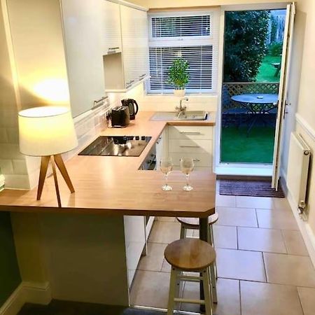 Cosy Coach House Garden Apartment By The Sea, Own Entrance Door, Garden Terrace With Exclusive Rear Door Access & Free Reserved Parking Space Only 2 Mtrs From Your Apt Door! Early Checkin From 3Pm And Late Check Out Till 11Am Available! Broadstairs Dış mekan fotoğraf