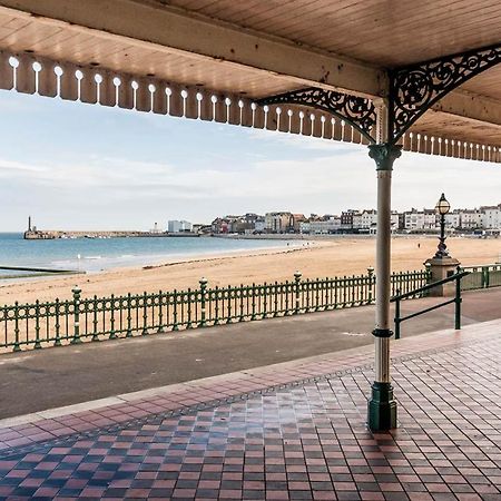 Cosy Coach House Garden Apartment By The Sea, Own Entrance Door, Garden Terrace With Exclusive Rear Door Access & Free Reserved Parking Space Only 2 Mtrs From Your Apt Door! Early Checkin From 3Pm And Late Check Out Till 11Am Available! Broadstairs Dış mekan fotoğraf